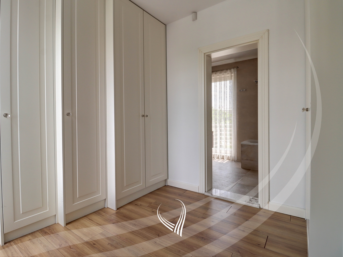 Shtëpi 222m2 në shitje në lagjen Marigona Residence11