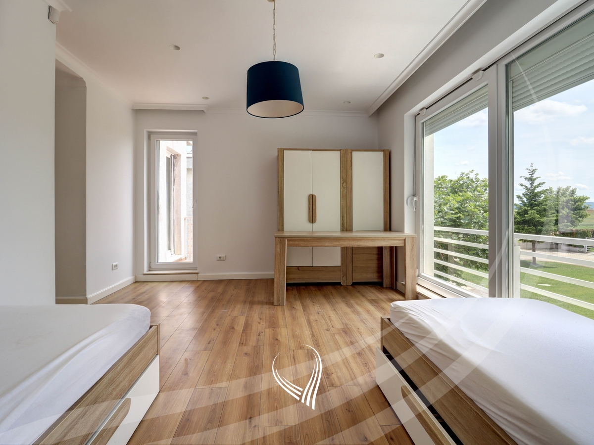 Shtëpi 222m2 në shitje në lagjen Marigona Residence13