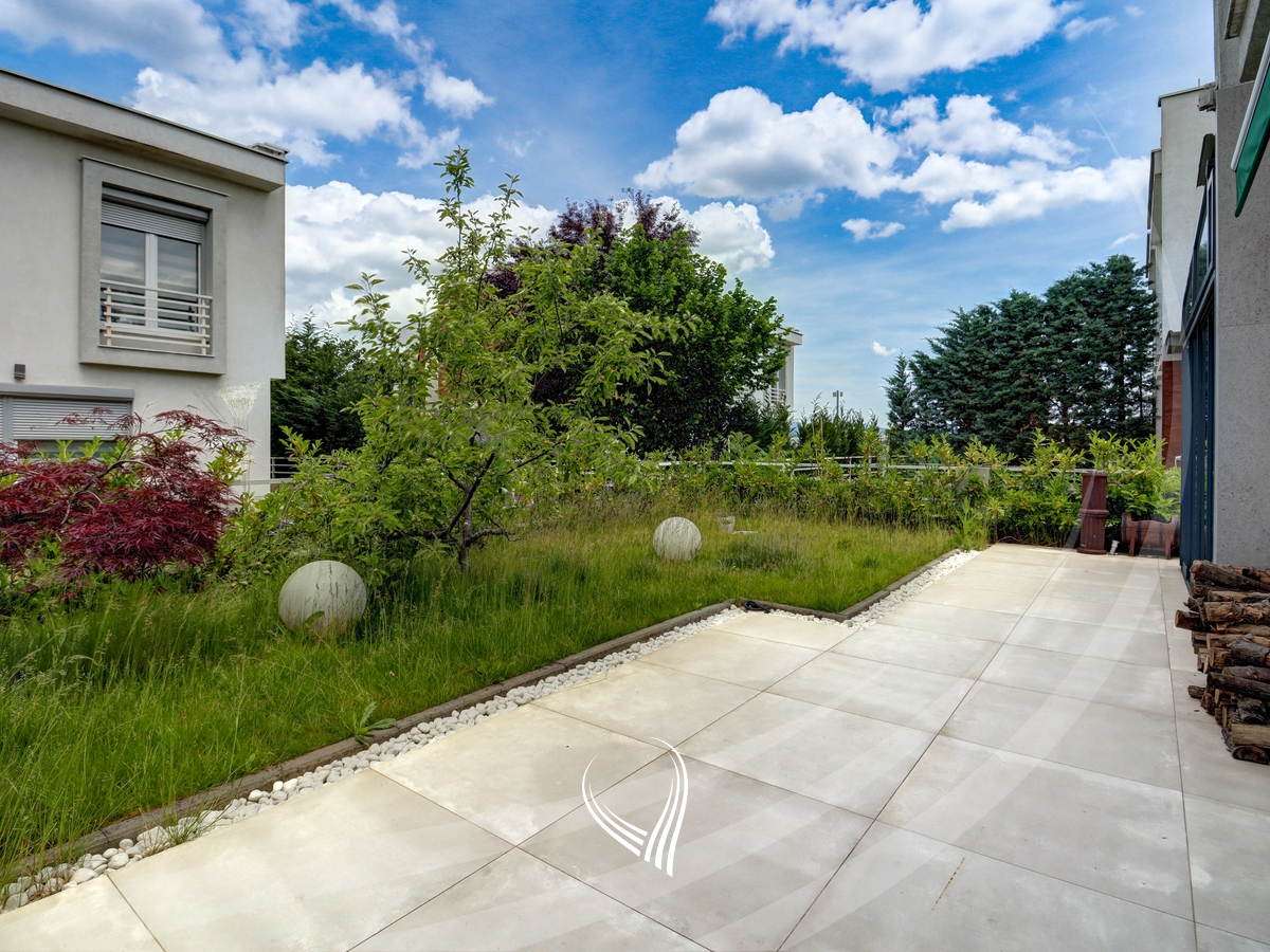 Shtëpi 222m2 në shitje në lagjen Marigona Residence24