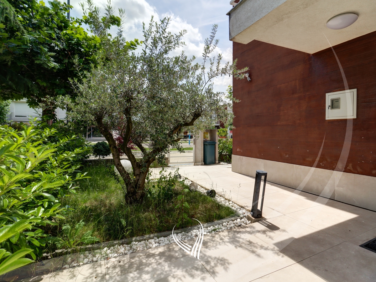 Shtëpi 222m2 në shitje në lagjen Marigona Residence26