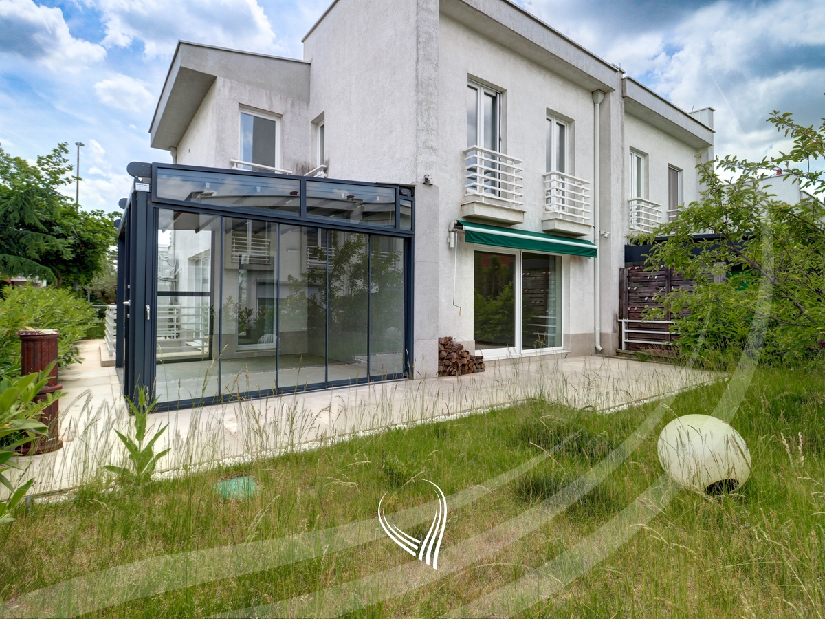 Shtëpi 222m2 në shitje në lagjen Marigona Residence27
