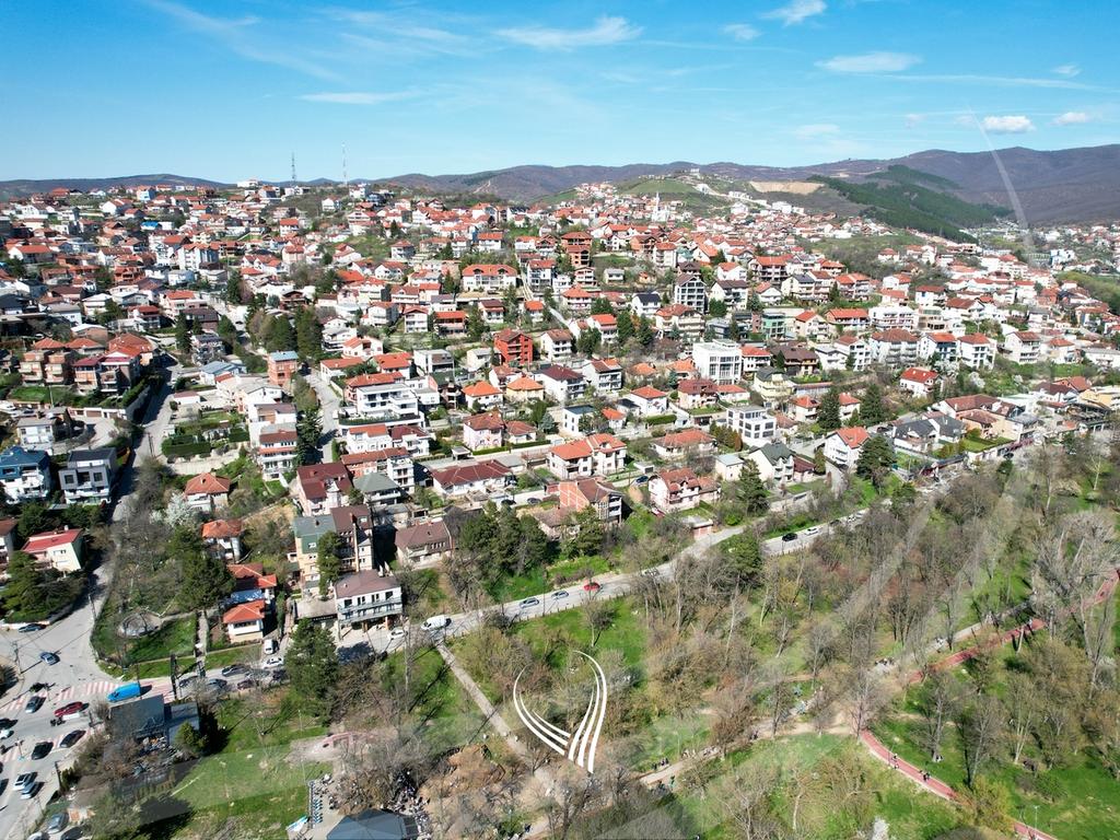 Shtepi 300m2 në shitje në lagjen Taslixhe0