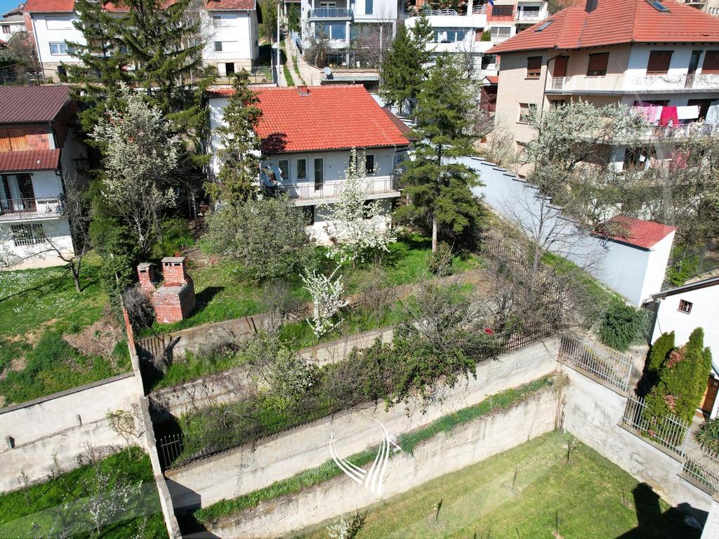 Shtepi 300m2 në shitje në lagjen Taslixhe1