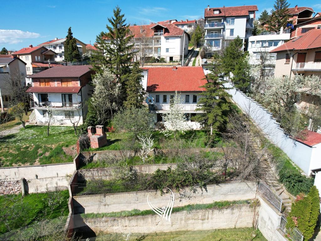 Shtepi 300m2 në shitje në lagjen Taslixhe2