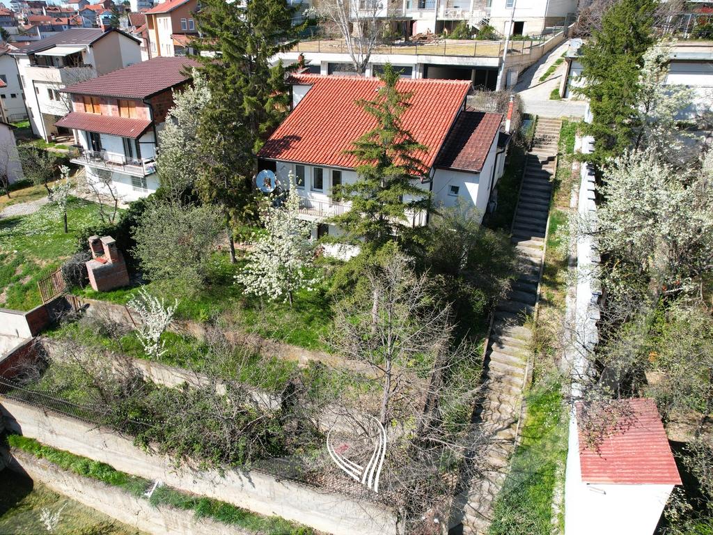 Shtepi 300m2 në shitje në lagjen Taslixhe3