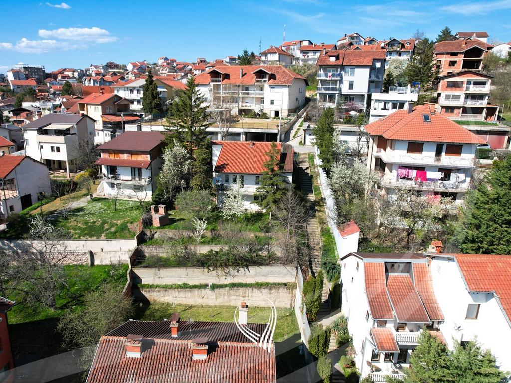 Shtepi 300m2 në shitje në lagjen Taslixhe5