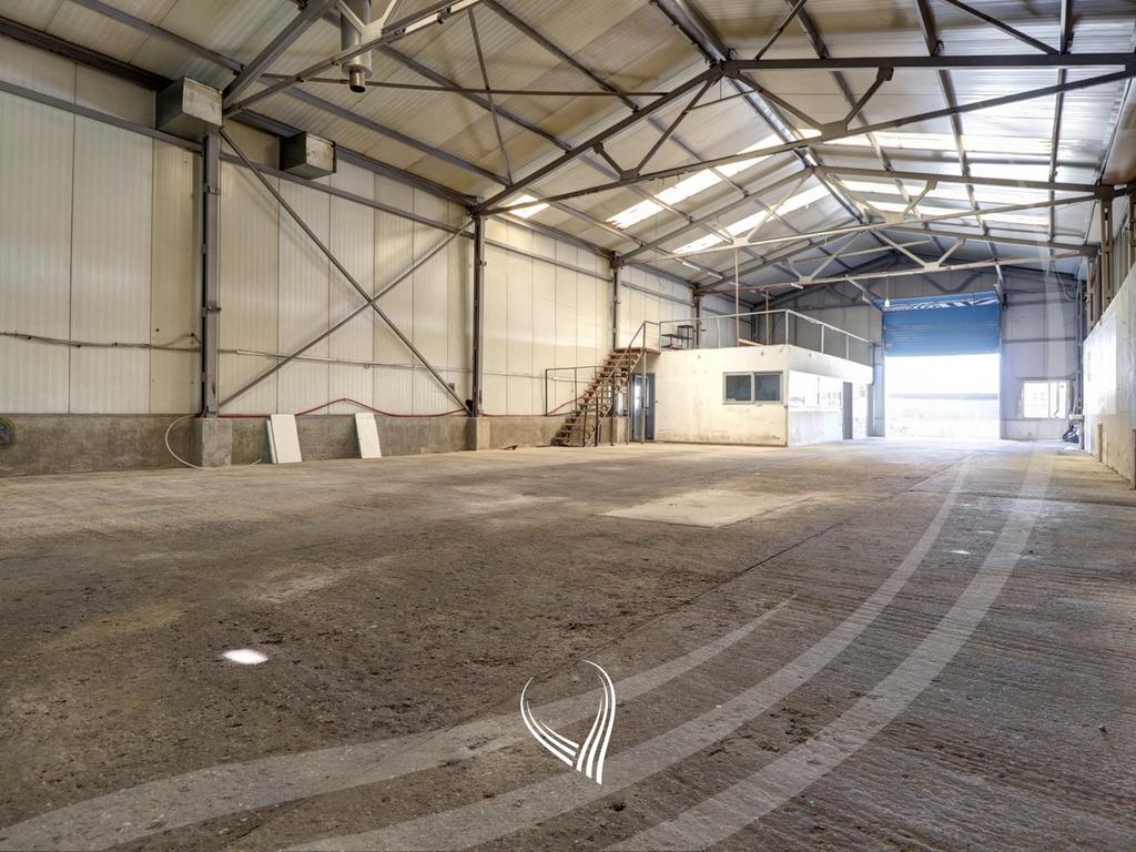 Depo 360m2 me qira në Veternik1