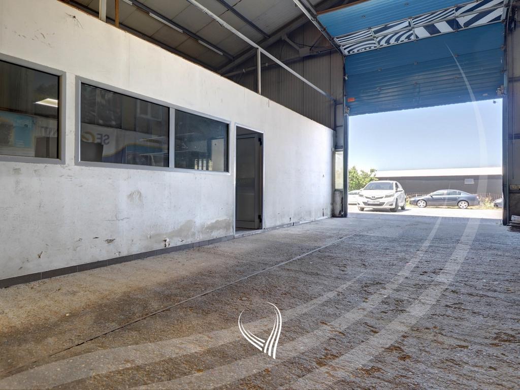 Depo 360m2 me qira në Veternik6