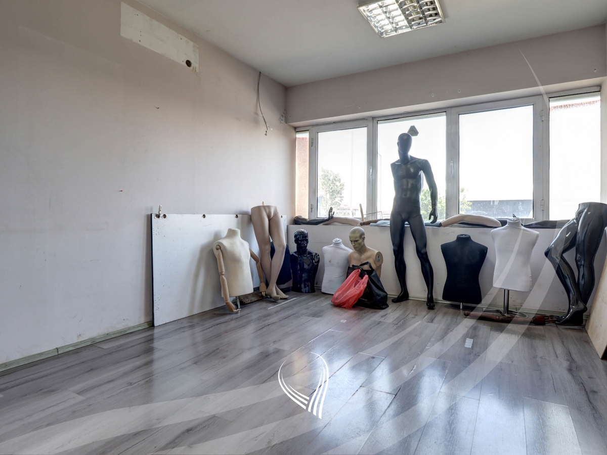 Depo 360m2 me qira në Veternik5