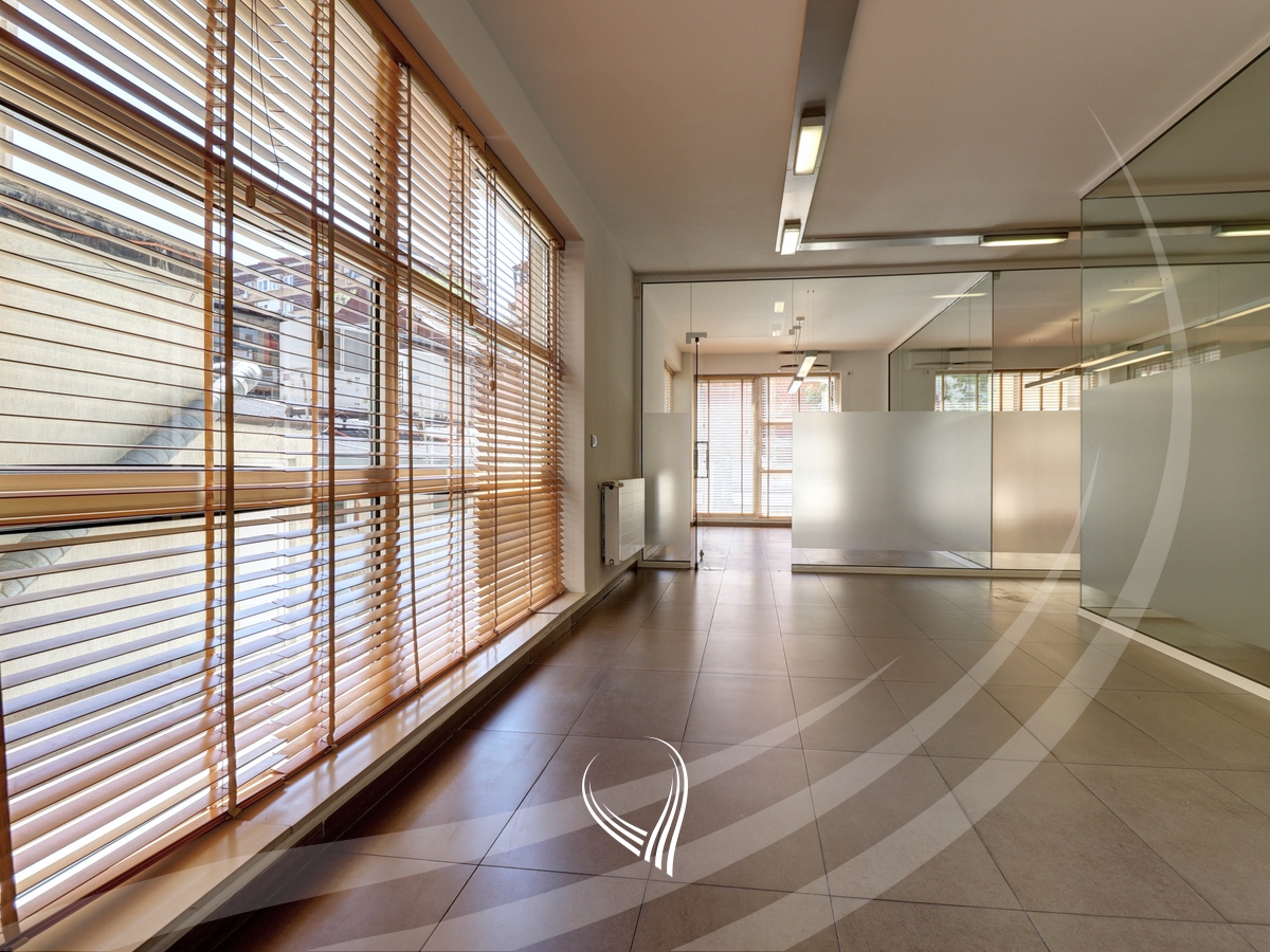 Lokal 188.10m2 në shitje në lagjen Qafa