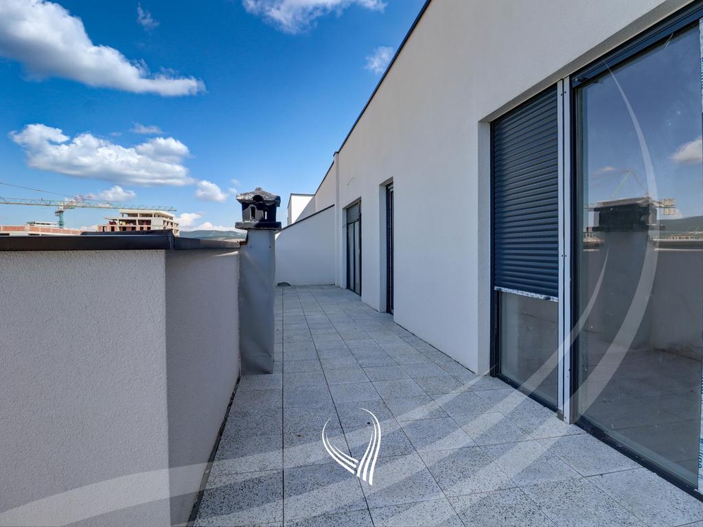 Penthouse with 4 bedrooms for sale in the Prishtina e Re neighborhood12