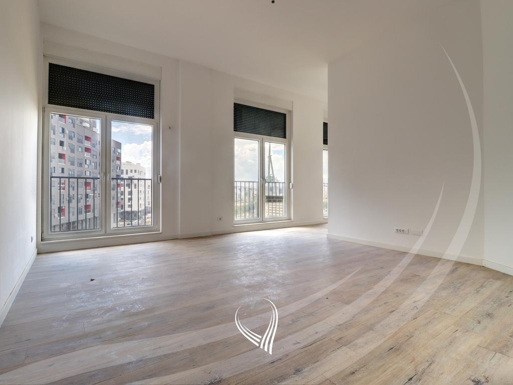 Zyre me 4 dhoma pune me qira në lagjen Mati 1 – Kodrina