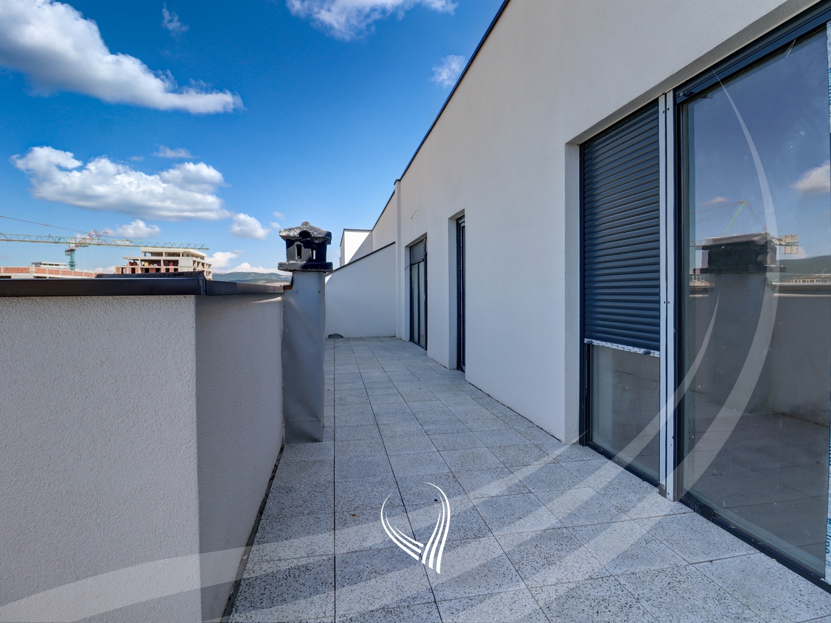 Penthouse with 4 bedrooms for sale in the Prishtina e Re neighborhood12
