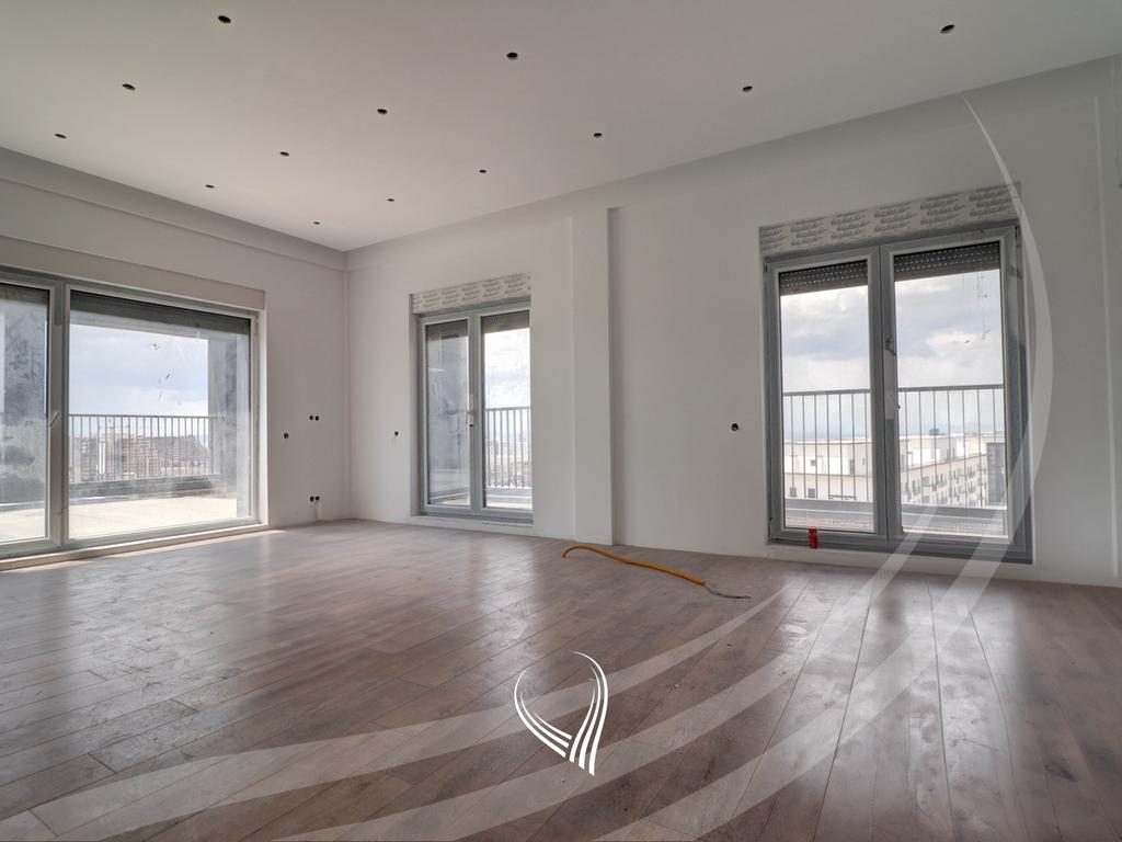 Penthouse 352.5m2 for sale in the Prishtina e Re neighborhood2
