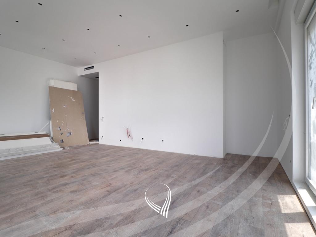 Penthouse 352.5m2 for sale in the Prishtina e Re neighborhood3