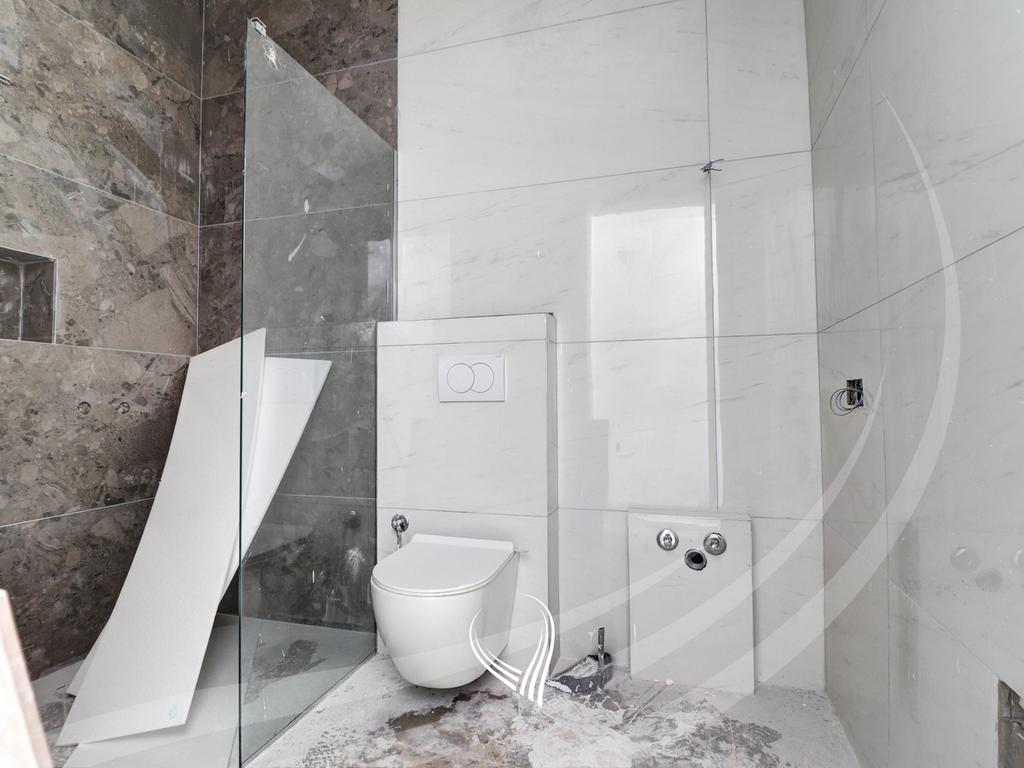 Penthouse 352.5m2 for sale in the Prishtina e Re neighborhood11
