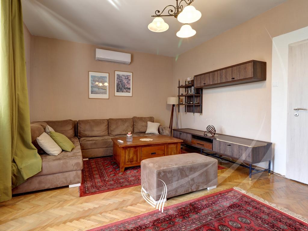 Shtëpi me 3 dhoma gjumi me qira në Çagllavicë1