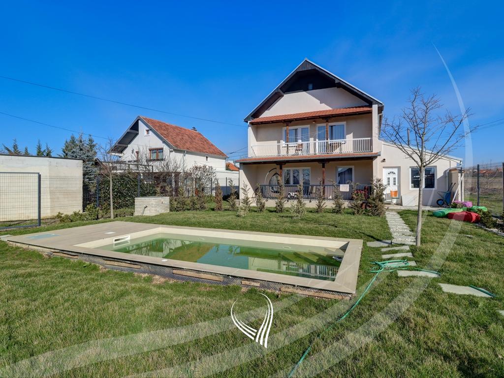 Shtëpi me 3 dhoma gjumi me qira në Çagllavicë0