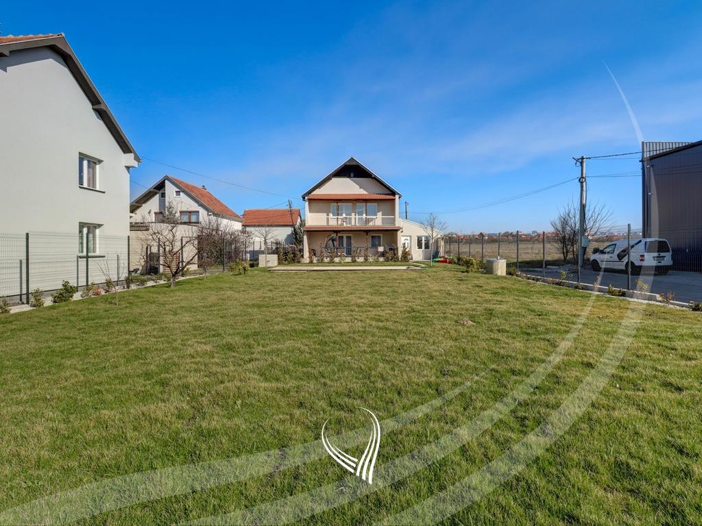 Shtëpi me 3 dhoma gjumi me qira në Çagllavicë13