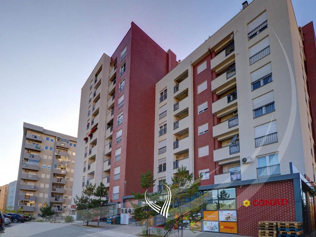 Banesë me 2 dhoma gjumi me qira në lagjen Bregu I Diellit - Iliria Building12