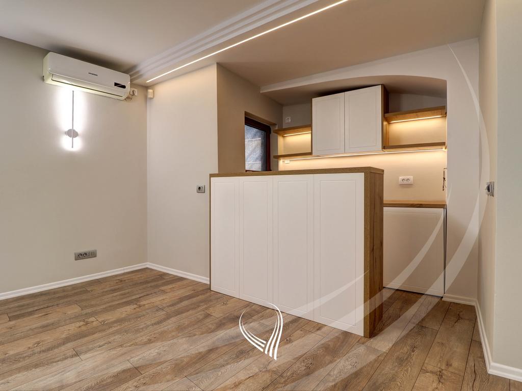 Zyre me 4 dhoma pune me qira në Qendër3