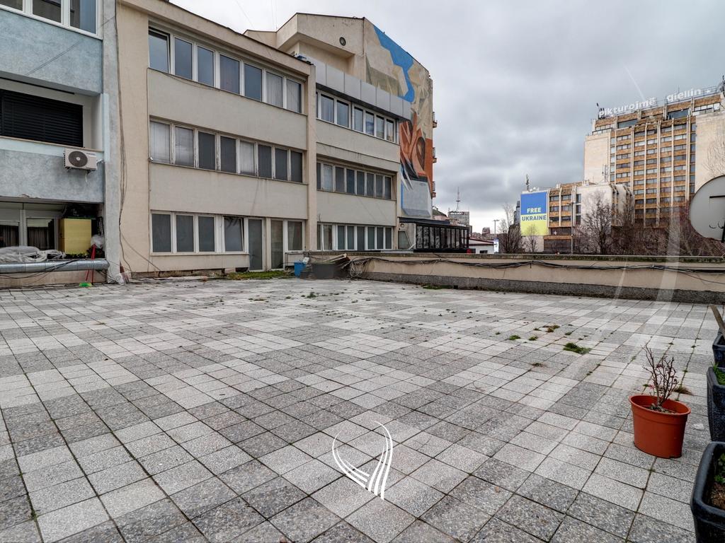 Zyre me 4 dhoma pune me qira në Qendër7