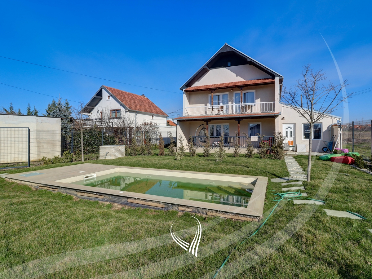 Shtëpi me 3 dhoma gjumi me qira në Çagllavicë