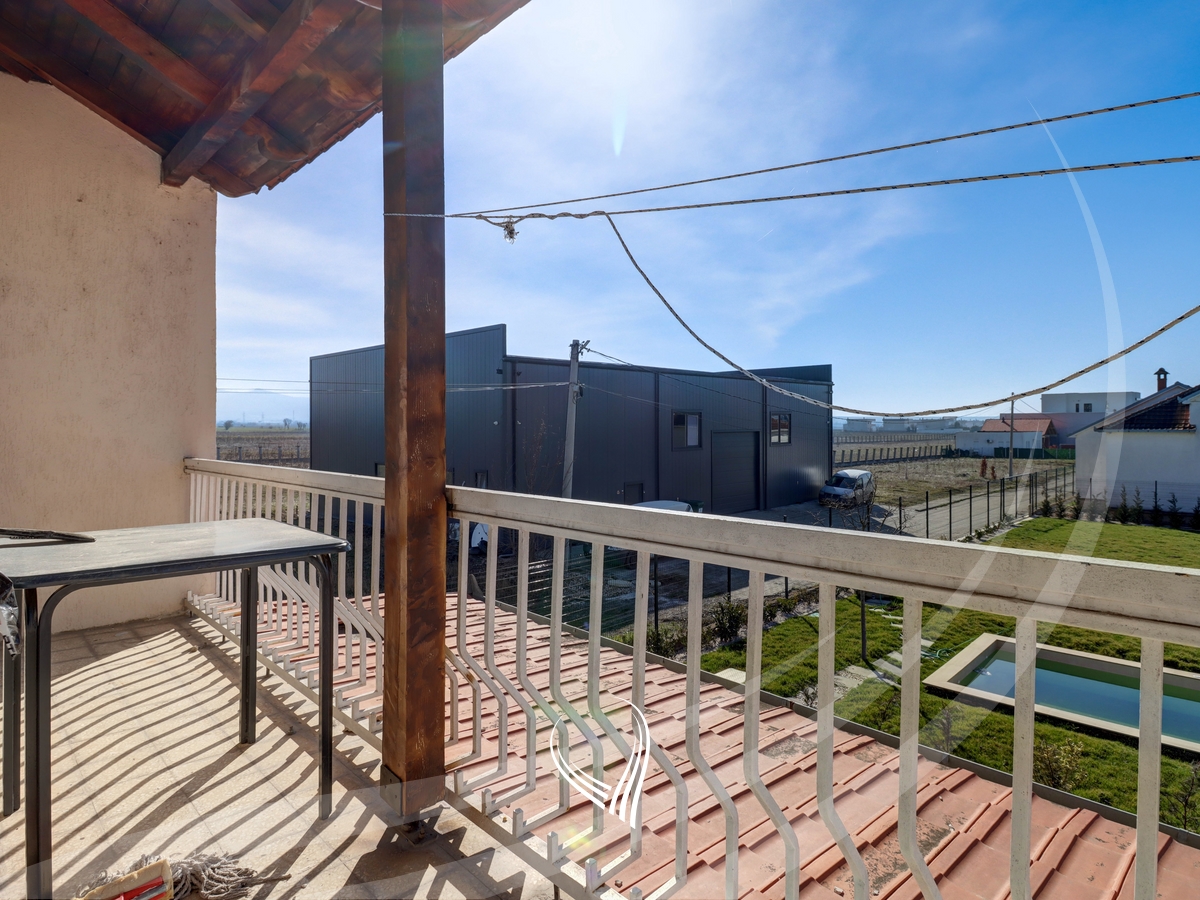 Shtëpi me 3 dhoma gjumi me qira në Çagllavicë11