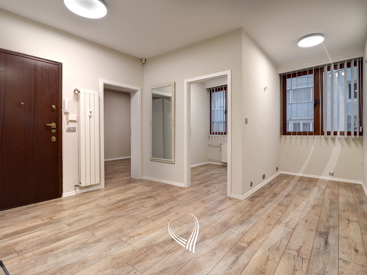 Zyre me 4 dhoma pune me qira në Qendër4