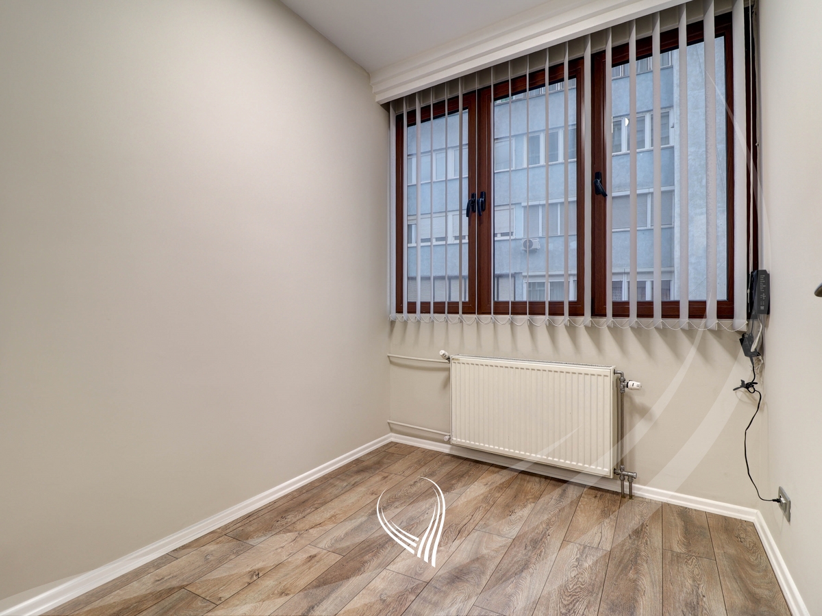 Zyre me 4 dhoma pune me qira në Qendër5