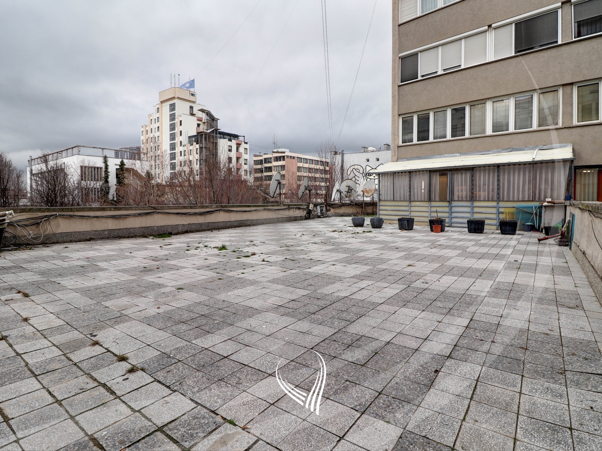 Zyre me 4 dhoma pune me qira në Qendër8