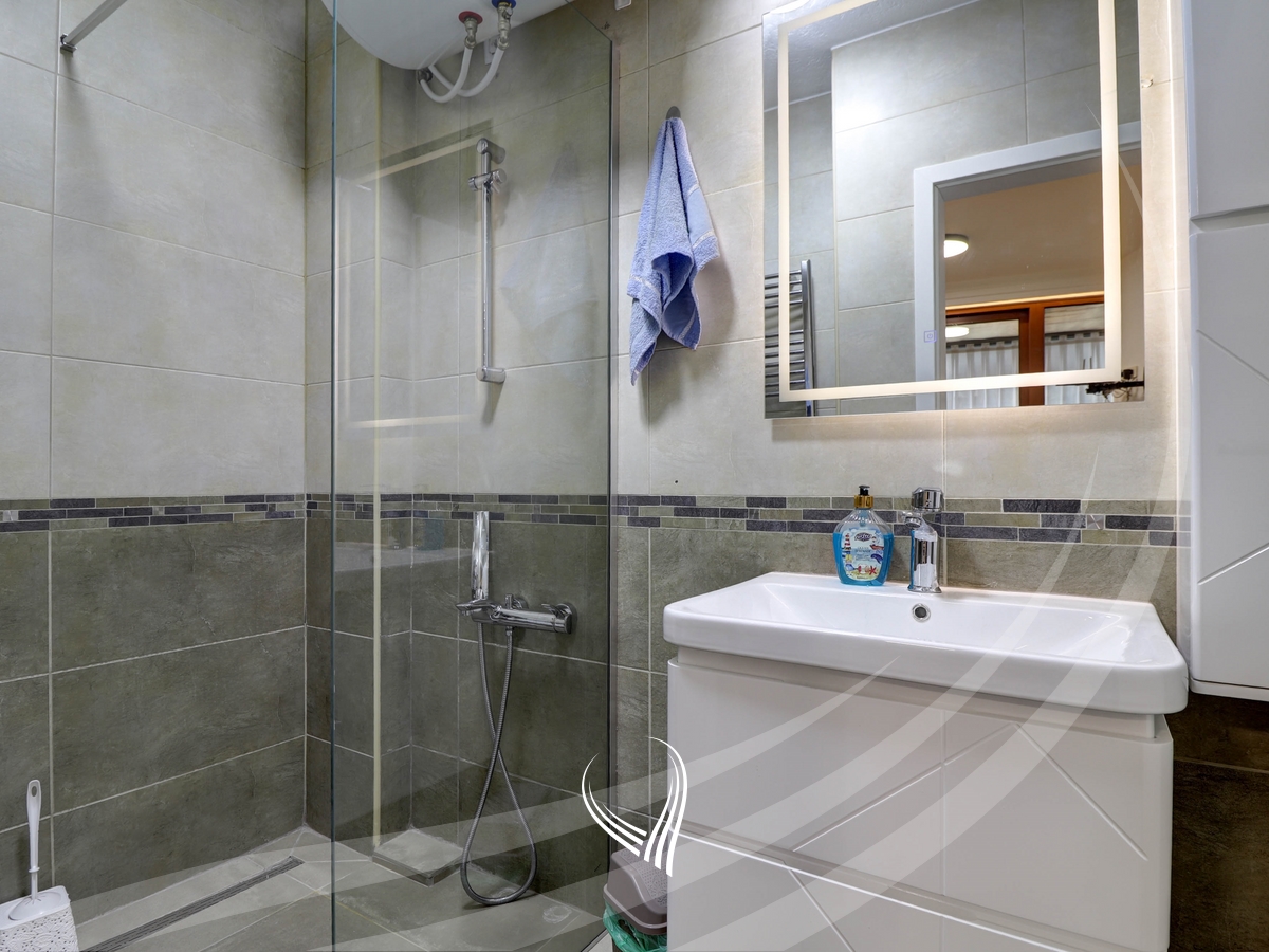 Zyre me 4 dhoma pune me qira në Qendër9