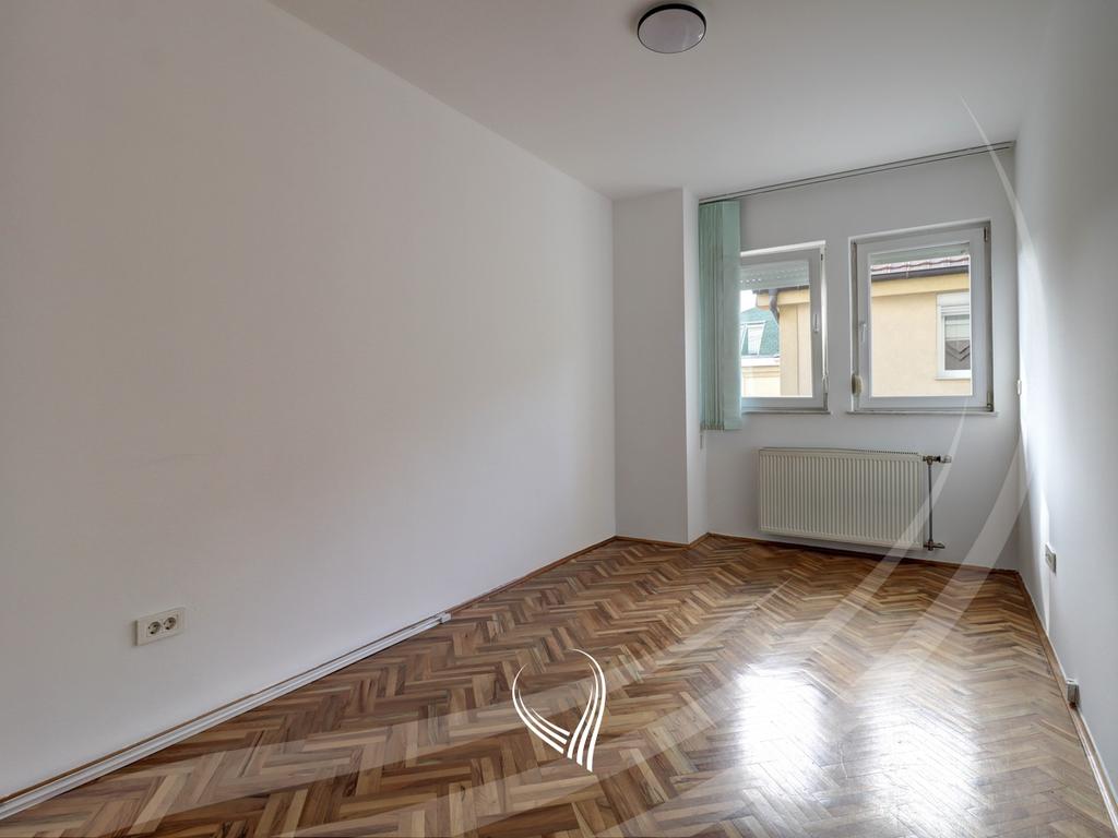 Objekt afarist 330m2 me qira në lagjen Ulpiana4