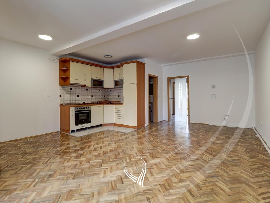 Objekt afarist 330m2 me qira në lagjen Ulpiana5