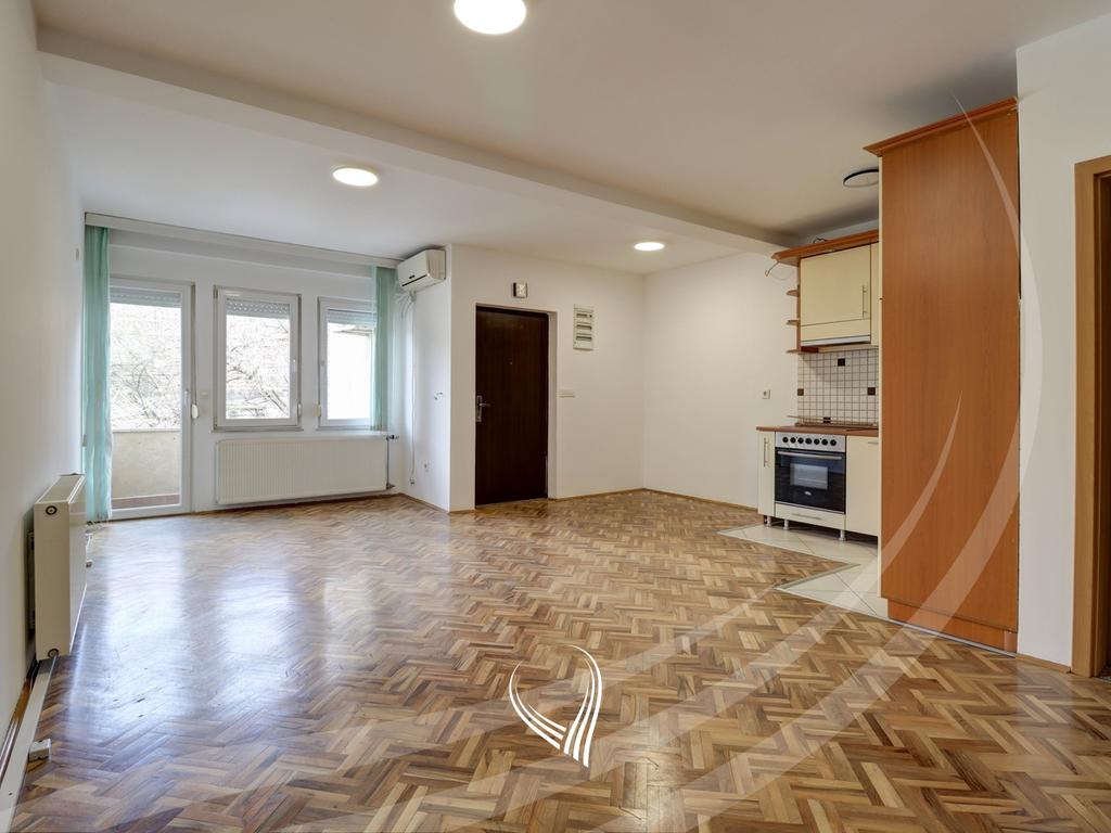 Objekt afarist 330m2 me qira në lagjen Ulpiana6