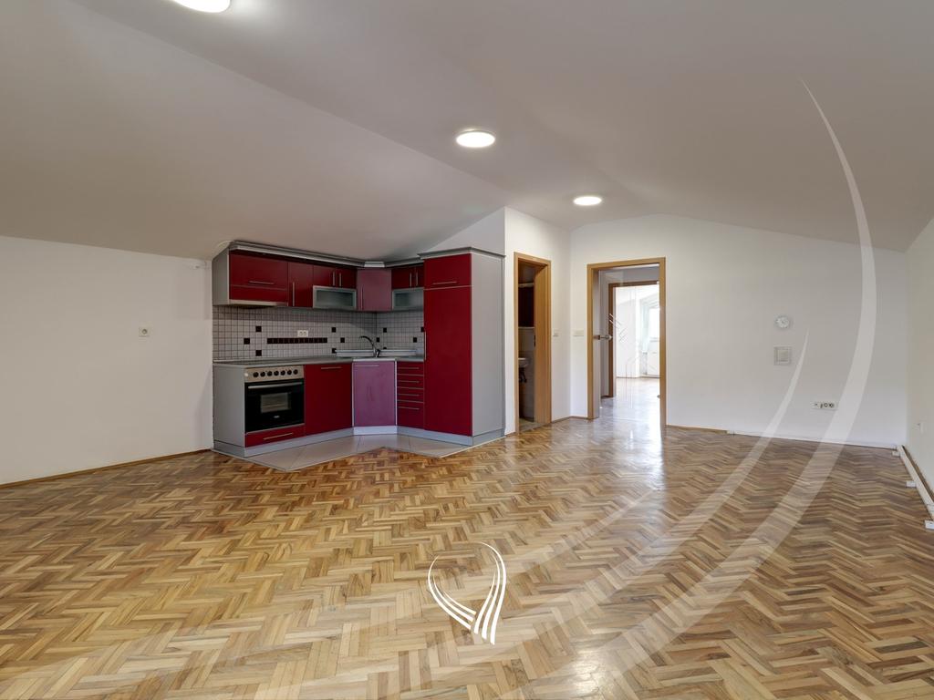 Objekt afarist 330m2 me qira në lagjen Ulpiana9