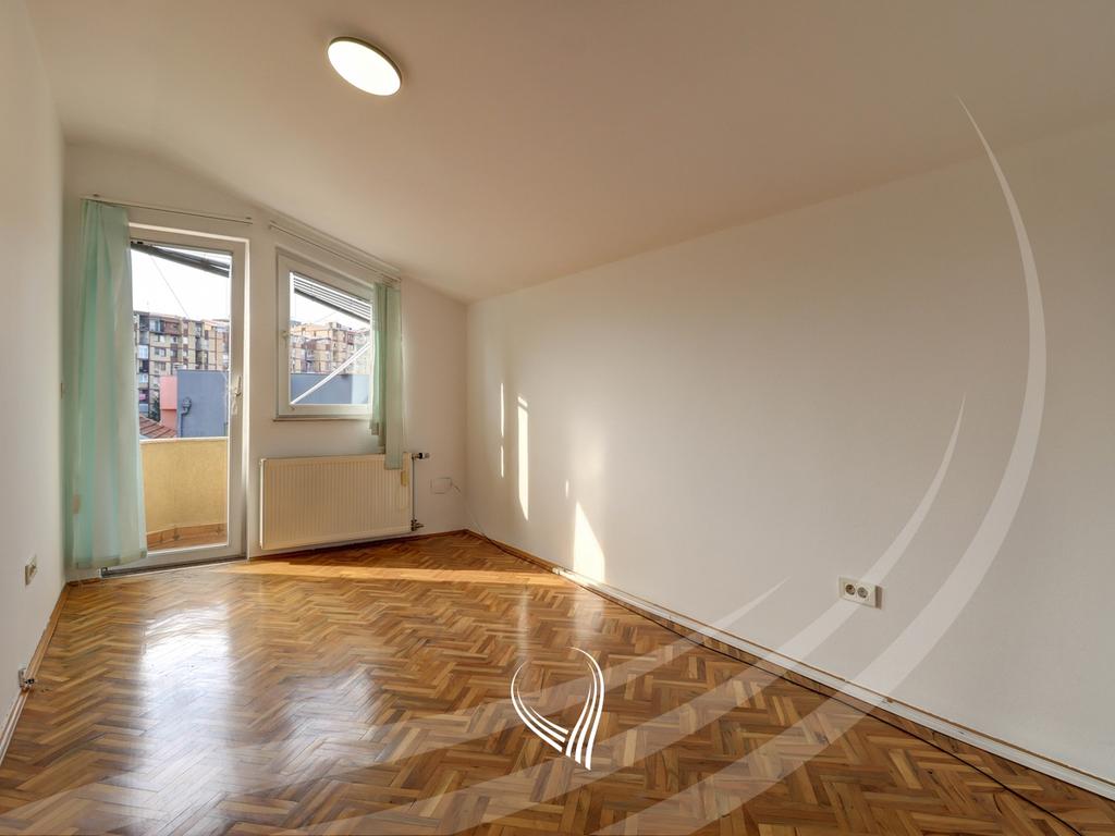 Objekt afarist 330m2 me qira në lagjen Ulpiana11