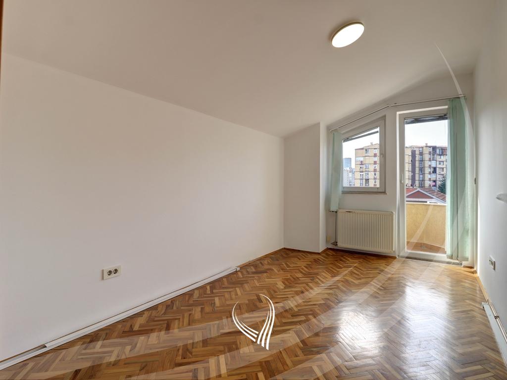 Objekt afarist 330m2 me qira në lagjen Ulpiana12