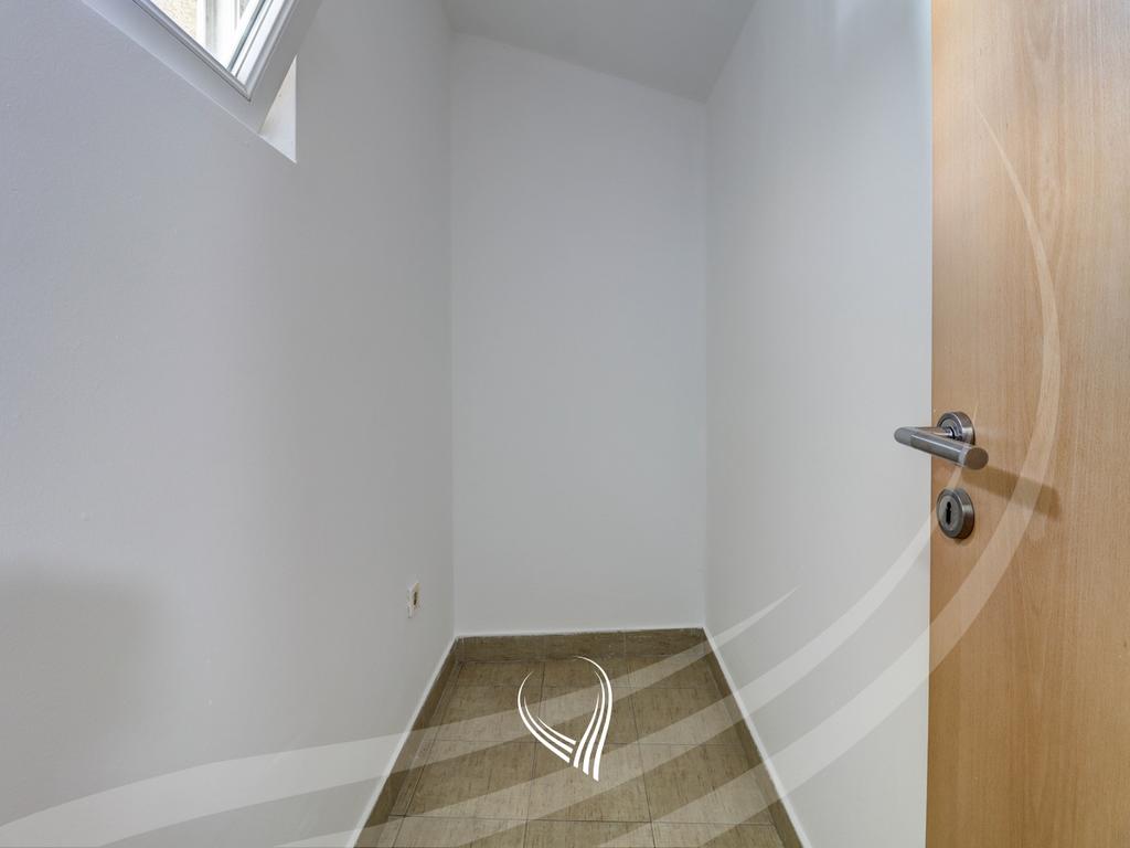 Objekt afarist 330m2 me qira në lagjen Ulpiana24