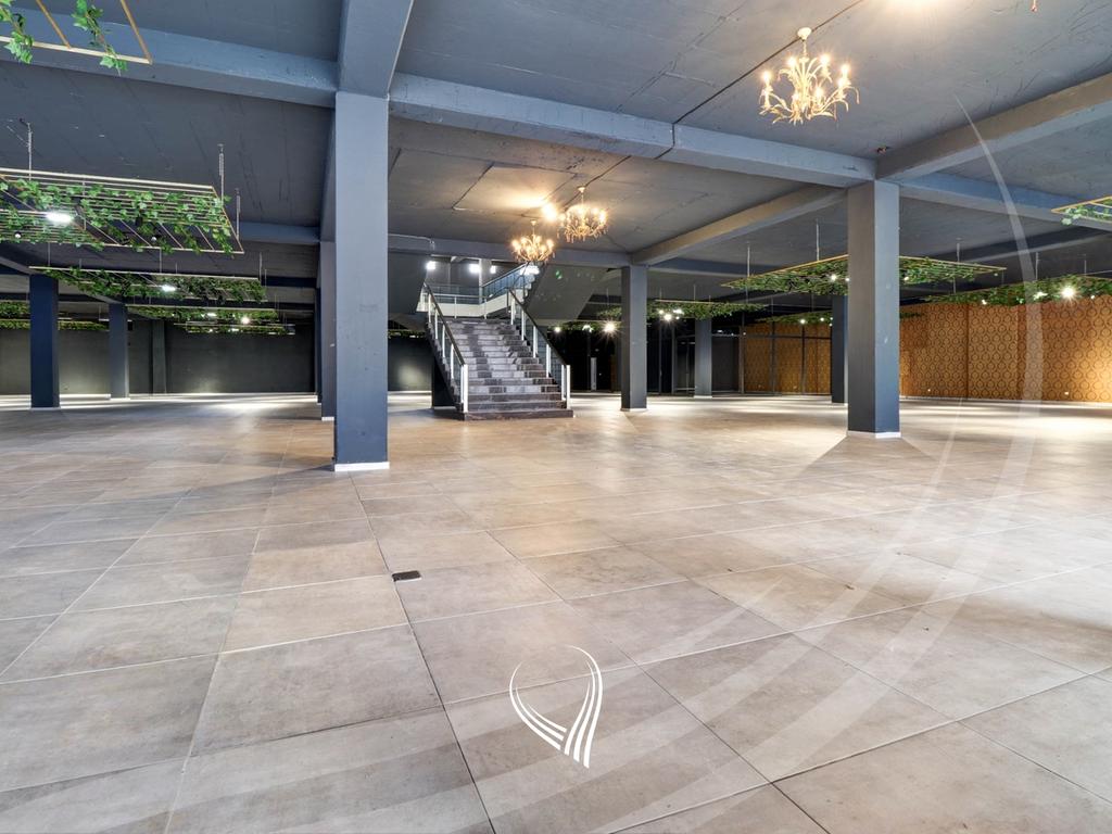 Objekt afarist 3800m2 me qira në Prelez2