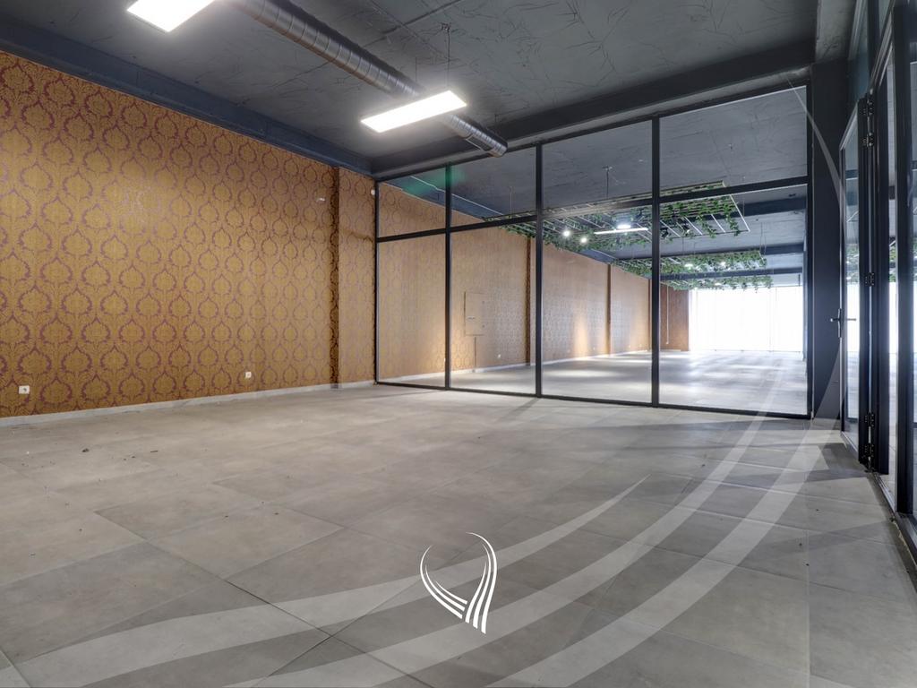 Objekt afarist 3800m2 me qira në Prelez9