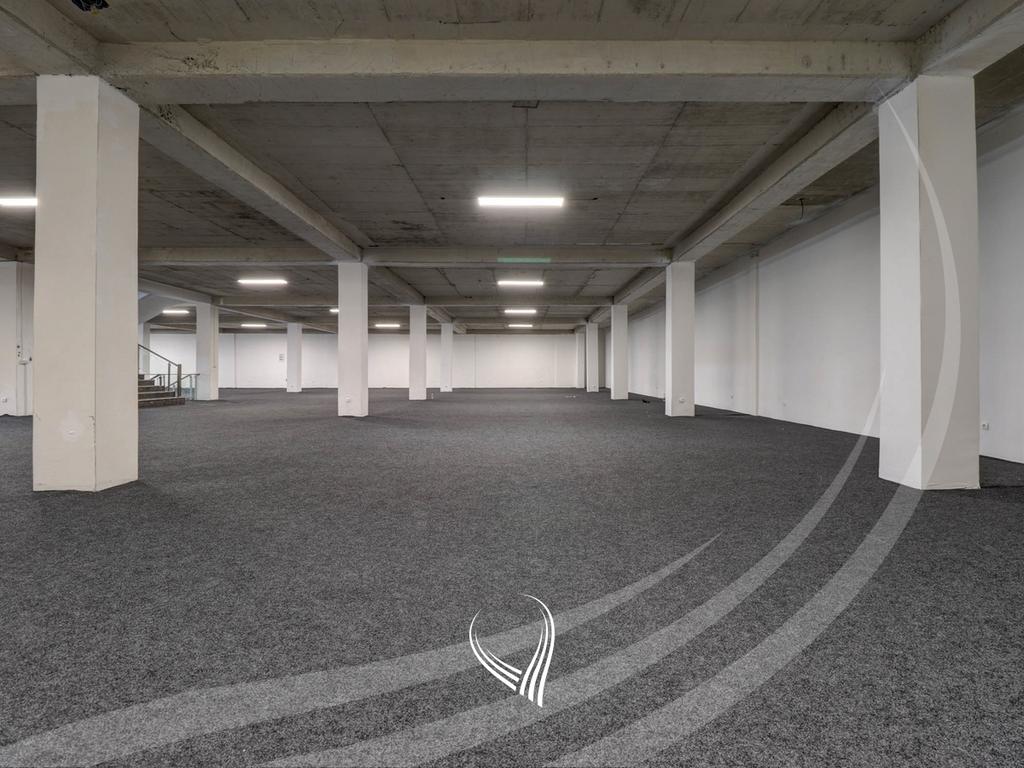 Objekt afarist 3800m2 me qira në Prelez13