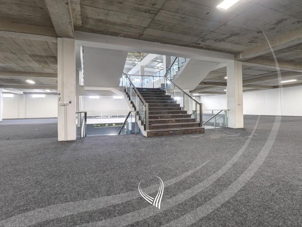 Objekt afarist 3800m2 me qira në Prelez14