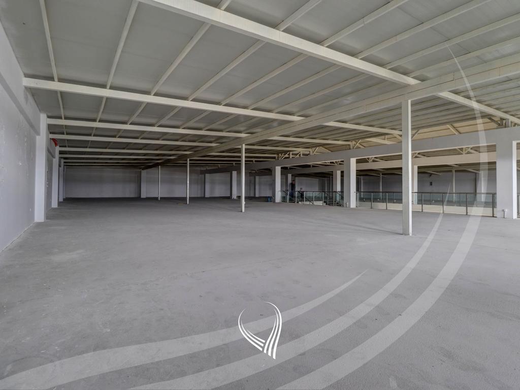 Objekt afarist 3800m2 me qira në Prelez18