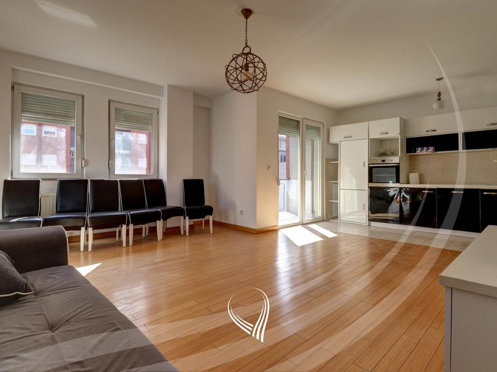 Banesë me 2 dhoma gjumi në shitje në lagjen Mati 14