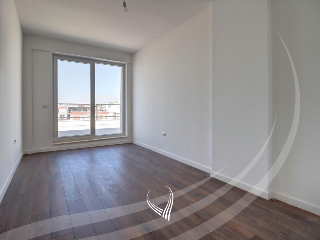Penthouse – Zyre me 5 dhoma pune me qira në lagjen Mati 14