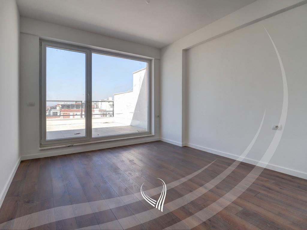 Penthouse – Zyre me 5 dhoma pune me qira në lagjen Mati 16