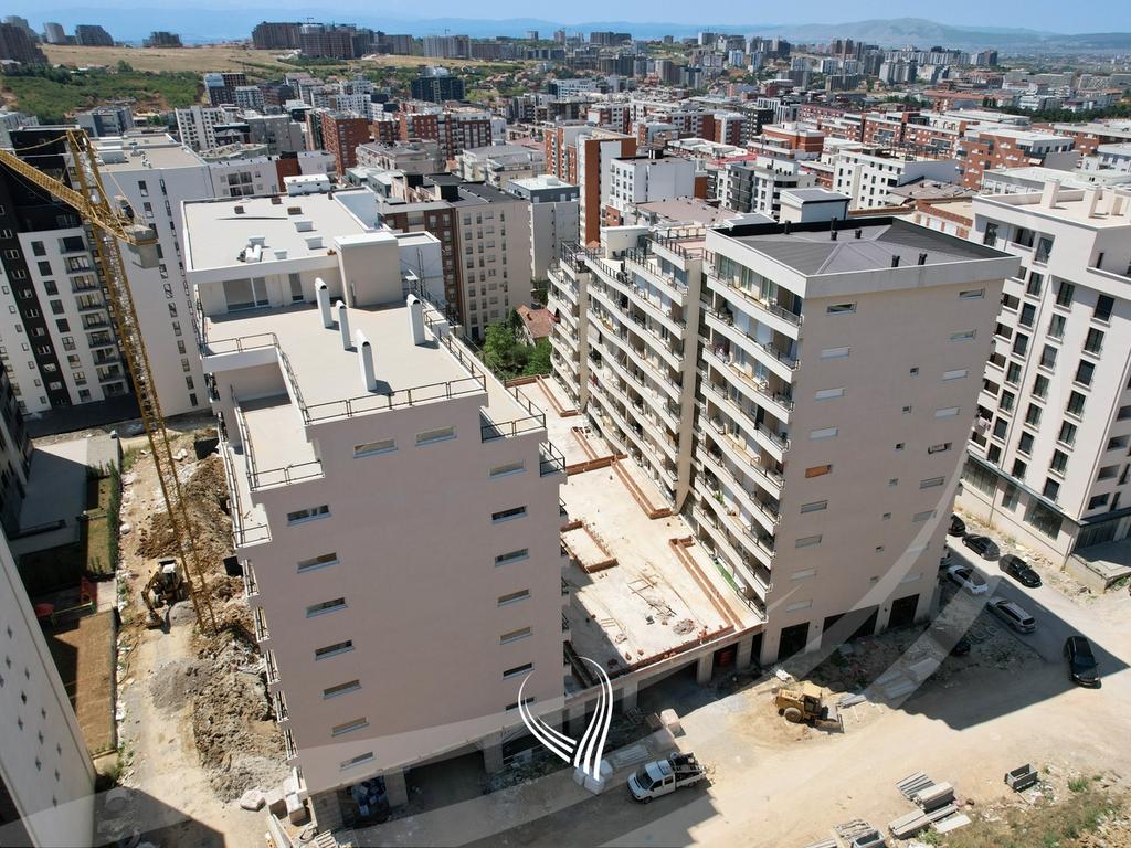 Penthouse – Zyre me 5 dhoma pune me qira në lagjen Mati 114