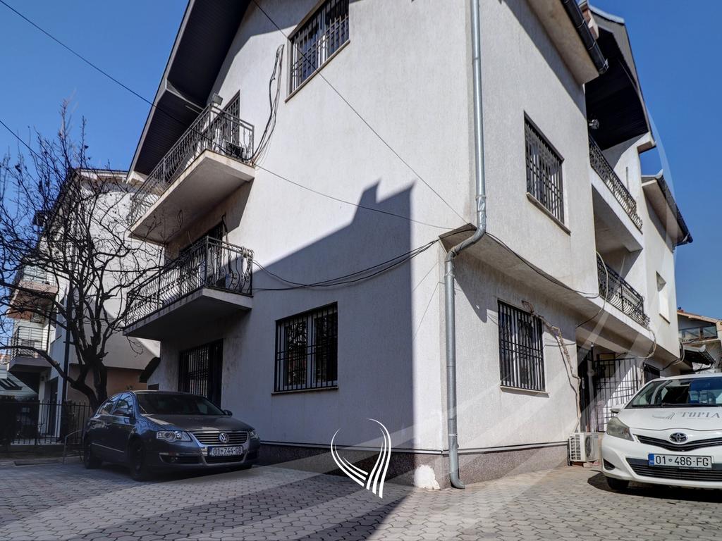 Zyre 435m2 me qira në lagjen Pejton24