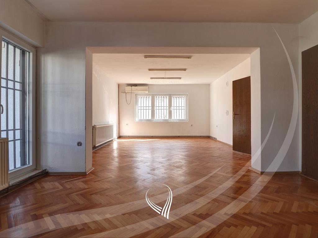 Zyre 435m2 me qira në lagjen Pejton